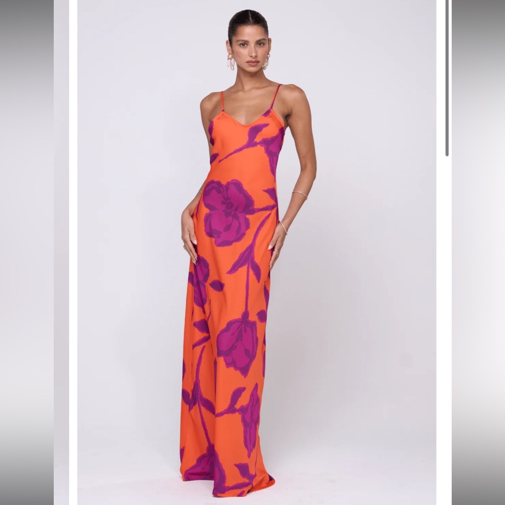 ISO resa mandarin dress M